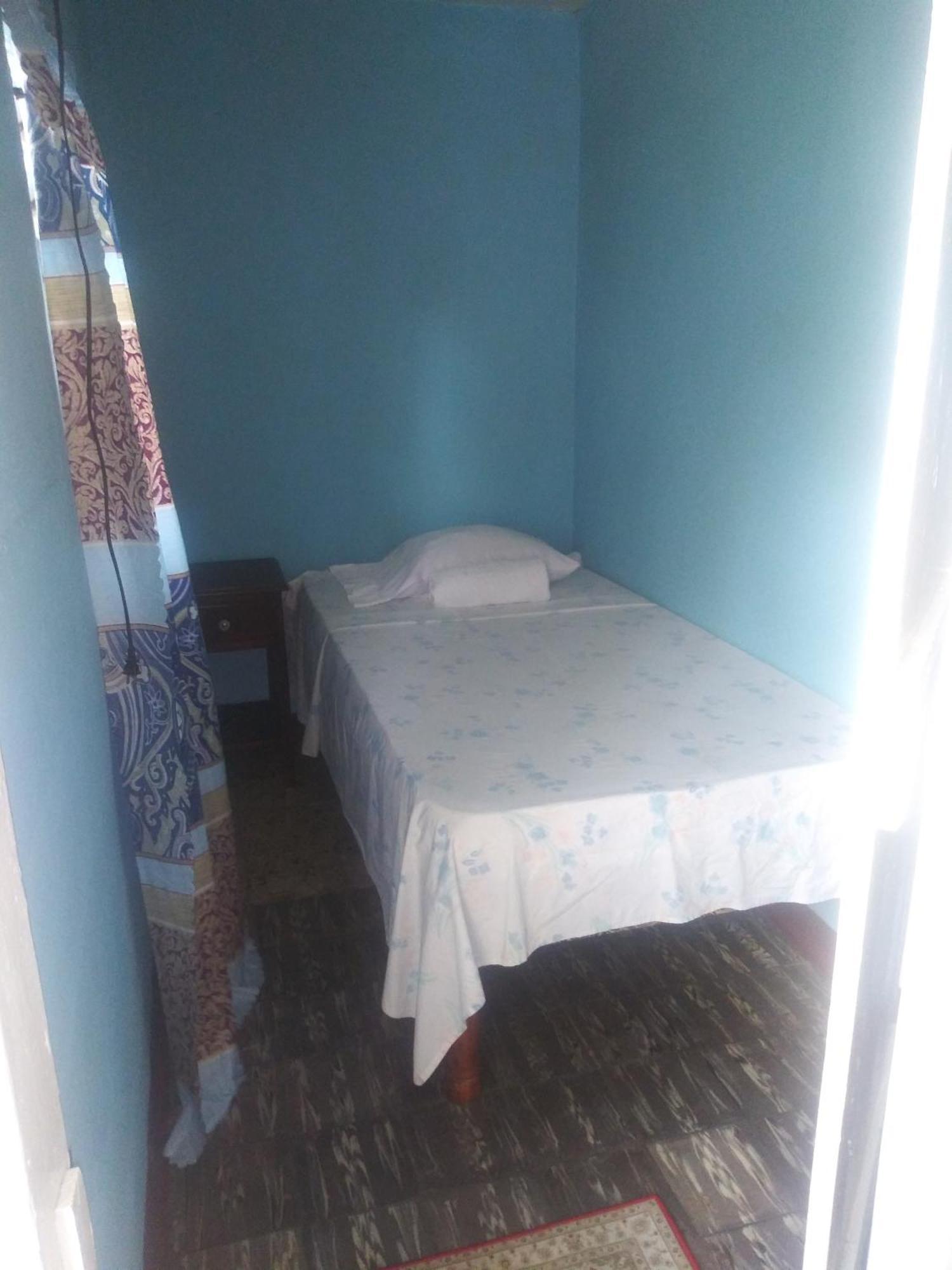 Kingston Airport Bed And Breakfast Bagian luar foto