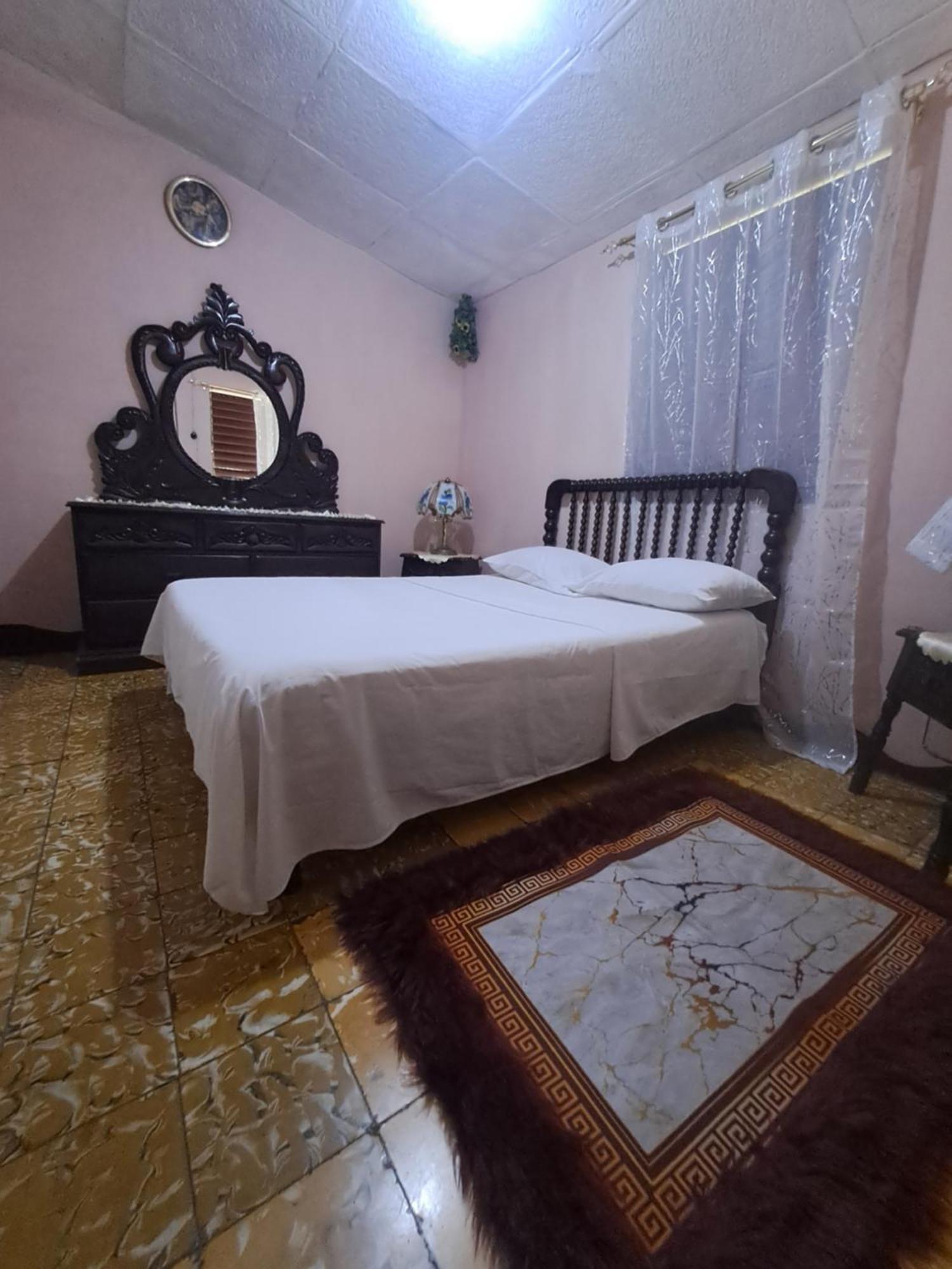 Kingston Airport Bed And Breakfast Bagian luar foto